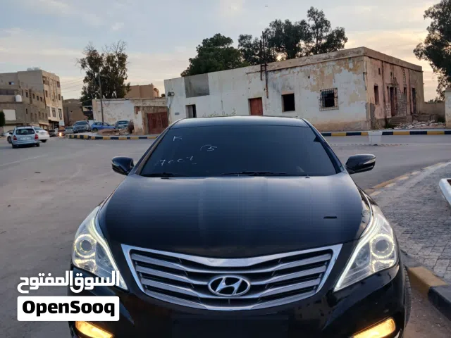 2012 هيونداي ازيرا Standard