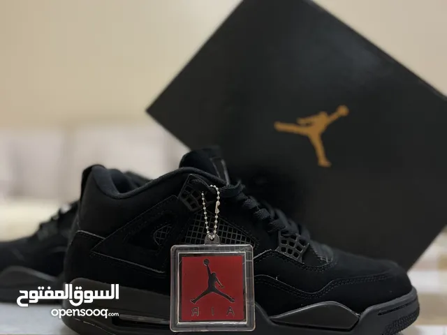 Original Nike Air Jordan 4 Retro Black Cat brand new. نايكي اير جوردن 4 بلاك كات اصلي جديد للبيع.