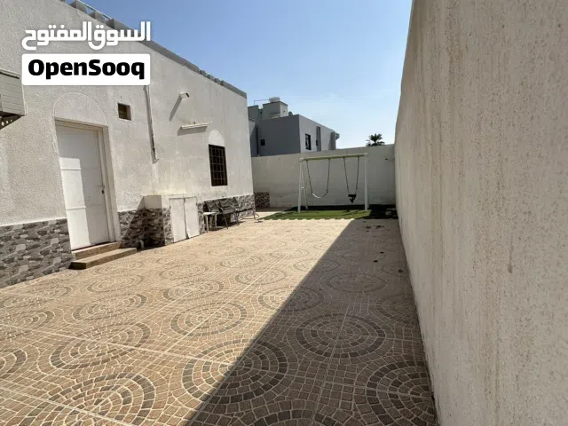 85 m2 2 Bedrooms Townhouse for Rent in Muscat Al-Hail