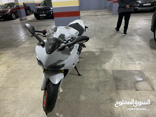 دراجة دوكاتي سوبر سبورة 2019 S وكالة للبيع المستعجل وبسعر مغري جداً