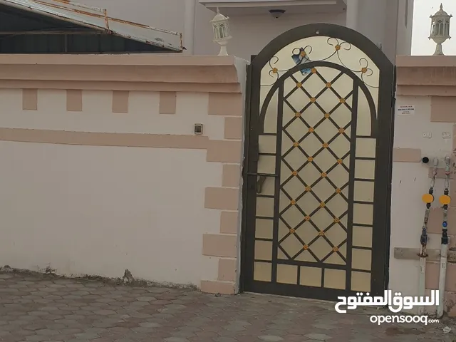 300 m2 4 Bedrooms Villa for Rent in Muscat Al-Hail