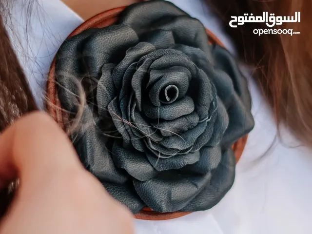 بروش من الجلد الطبيعي