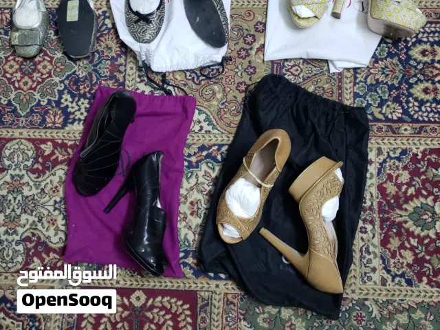 صنادل ماركات عالمية اصلية مستعمل مرة واحدة في حالة ممتازة