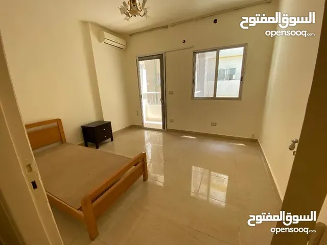 Flat in CLASSIEST area of hamra for sale