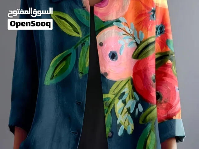 جاكيت أزرق بتصميم انيق وعصري بالورود