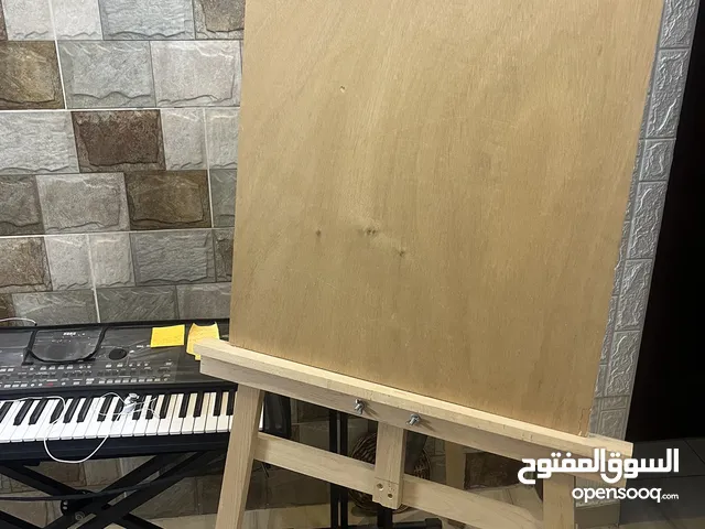 مرسم خشب للرسم جديد للبيع بسعر 35 طول اللوح 70 عرض اللوح 60 طول المرسم كامل 170 للبيع بسبب ظرف