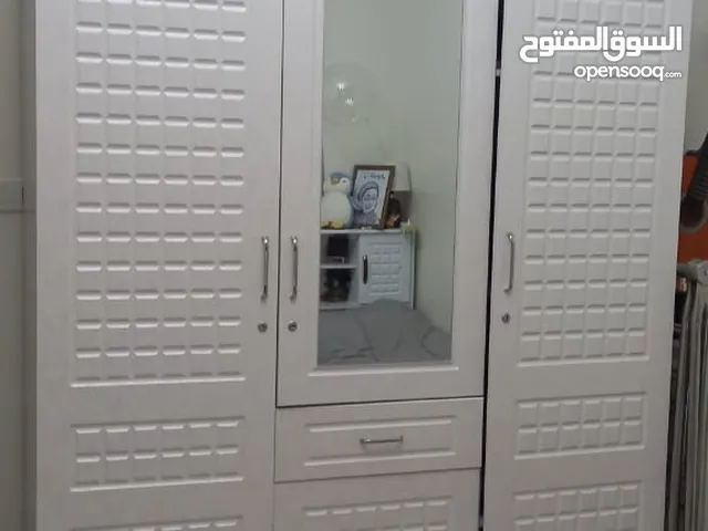 خزانه مع الدواليب