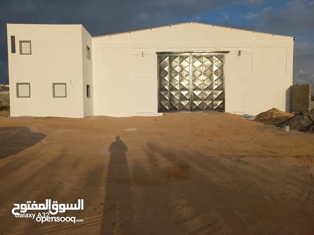 هنقر للاجار مساحة الهنقر 400 والمبني الاداري 200