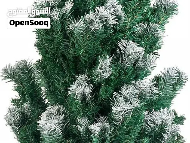 شجرة كرسيماس بتصميم انيق ولمسة ثلجية فاخرة