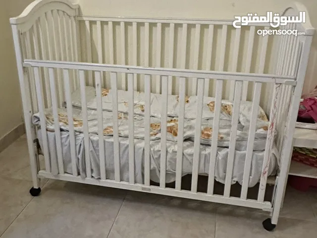 للبيع سرير طفل من جونيورز