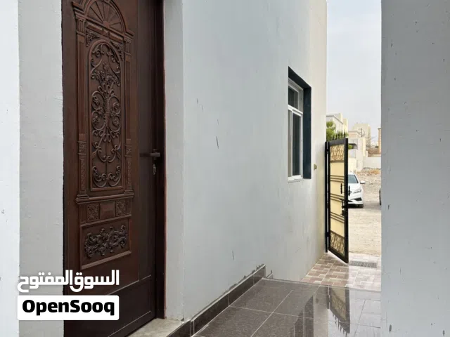 غرفة للايجار " استوديو" في الخوض السادسة للموظفات فقط للايجار for ladies only Room for rent “studio”
