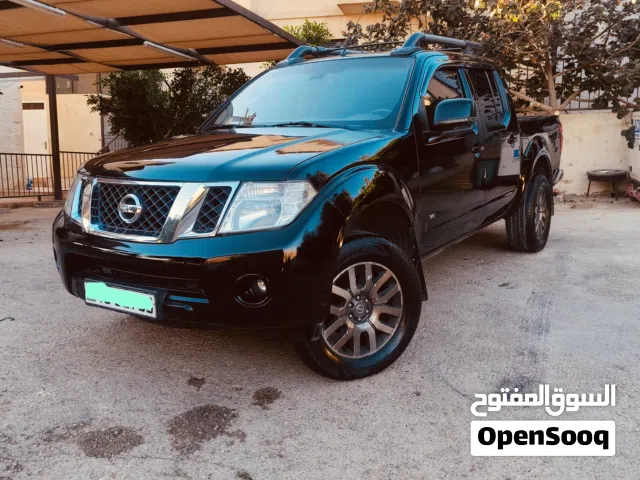 2013 نيسان نافارا Standard