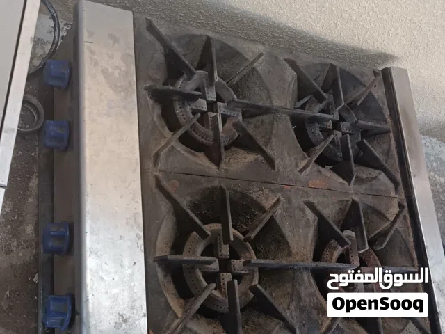 أدوات مطبخ استعمال شهر فقط للبيع  فرن ايطالي  وطباخه كبيره 4 عيون