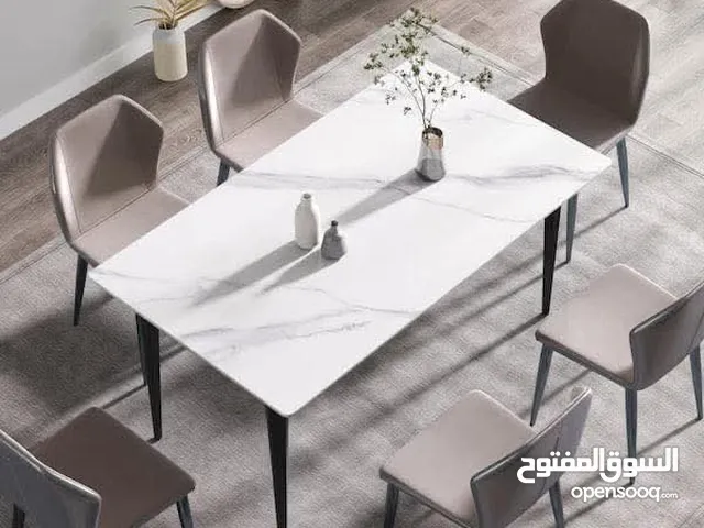 طاولات سفرة رخام وكراسي معدن مع جلد راقية