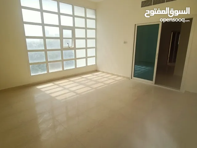 #11متاح الان للايجار السنوي غرفتين وصاله 2حمام بلكونه تكيف مركزى النعيمية عجمان موقع مميز قريب خدما