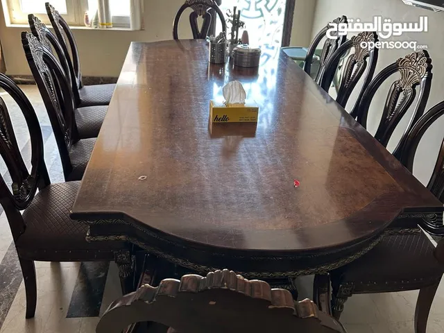 طاولة صفراه