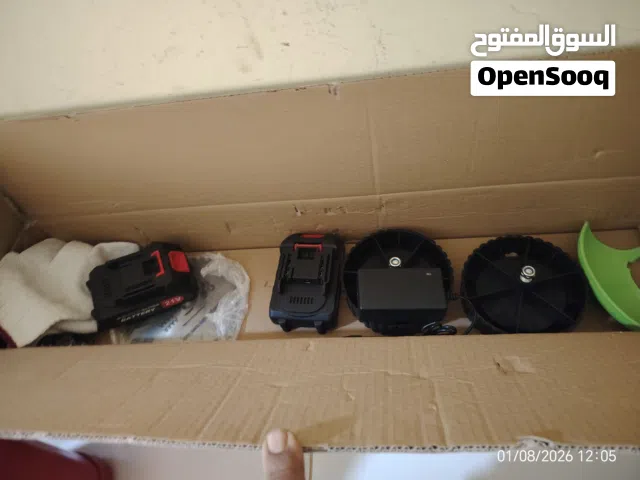 مكينة تشذيب الأشجار وقص العشب