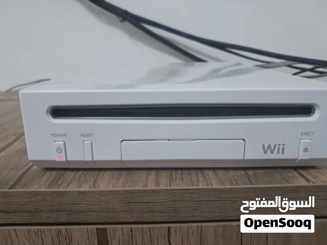 Nintendo wii للبيع شبه جديد مش مفتوح مهكر وفيه 10 العاب السعر 450 جهاز العاب