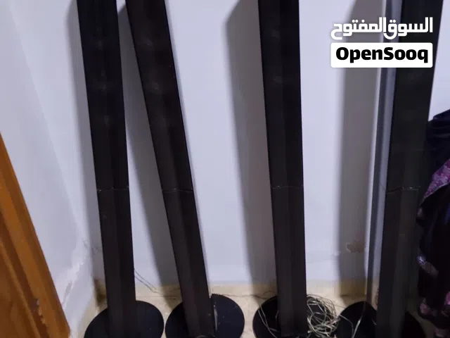 مسرح منزلي نوع سامسونج سماعات عدد 4  صب عدد1 سماعه تويتر عدد1 جهاز بحاجه لصايه مخارج الصوت اي سي