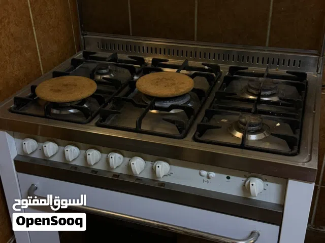 فرن غاز 5 عيون مع قاز و وغطاء علوي — للبيع السريع
