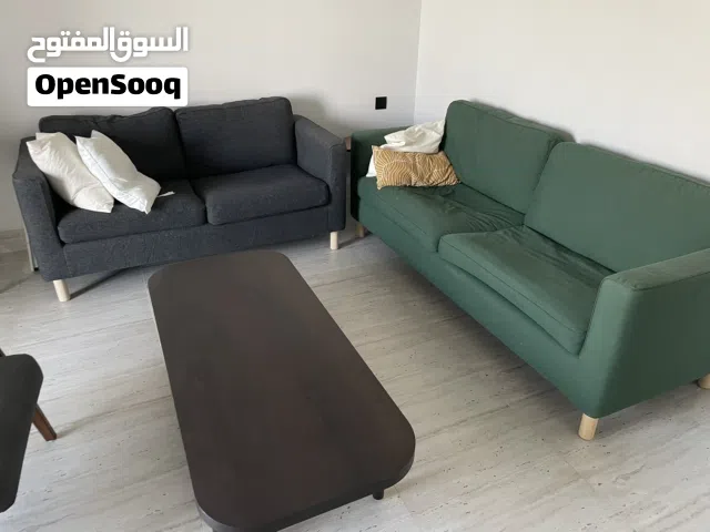 طقم كنب من ايكيا مزوج و ثلاثية + طاولة وسط خشب