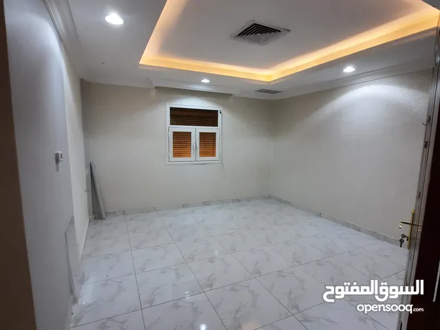 شقه غرفتين بابو فطيره موقع ممتاز بجوار الجمعيه الرئيسية والمسجد تشطيب راقى للإيجار