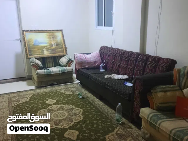 طقم جلوس كنبه مع كرسيين