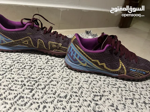 37 Sport Shoes in Amman