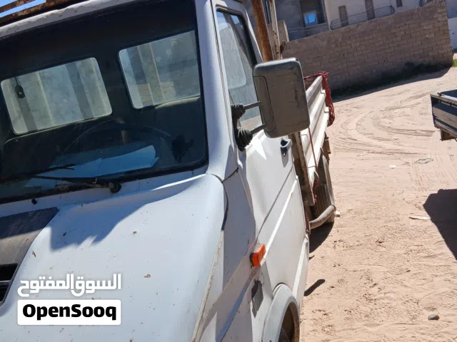 ايفكو للبيع السيارة الصالة كويسة وصندوق كويس ومحرك فيه بدايه بسط جدا ماشيه 190الف السعر 18500وقابل ل