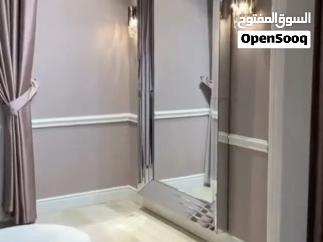 تريات و مرايا حجمها كبير