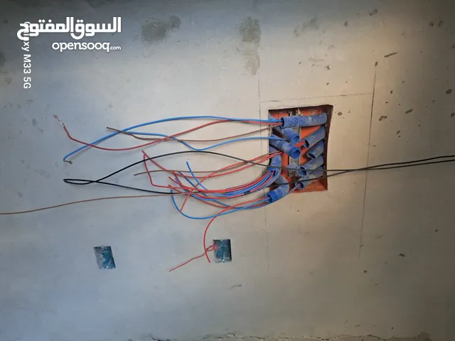 السلام عليكم ورحمه الله وبركاته انا فني كهرباء منزل شقق محلات تأسيس وتشطيب وصيانه متوجد ظريق المطار