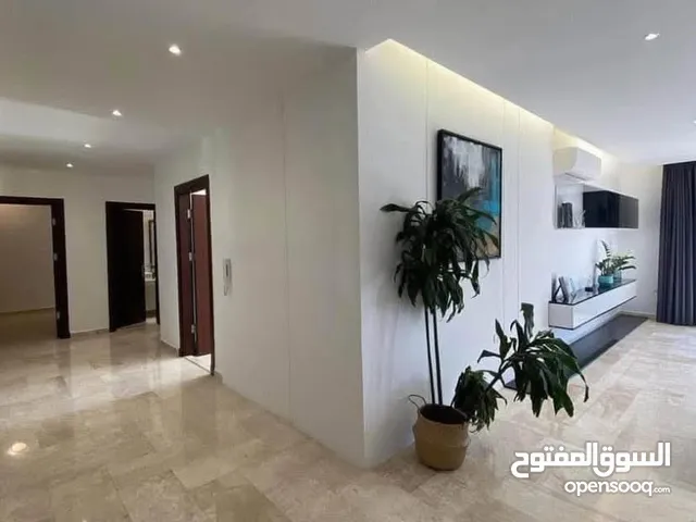للبيع شقة تشطيب مودرن بالكامل علي التسعين الرئيسي بالتقسيط