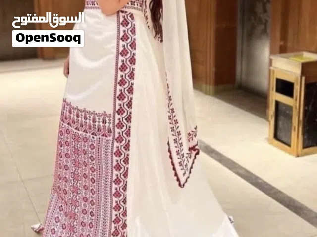 فستان حنة عروس بيع أو إيجار