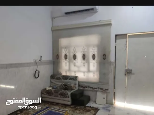 شقة سكنية أرضية للإيجار في التنومة تؤجر للعوائل الصغيرة فقط