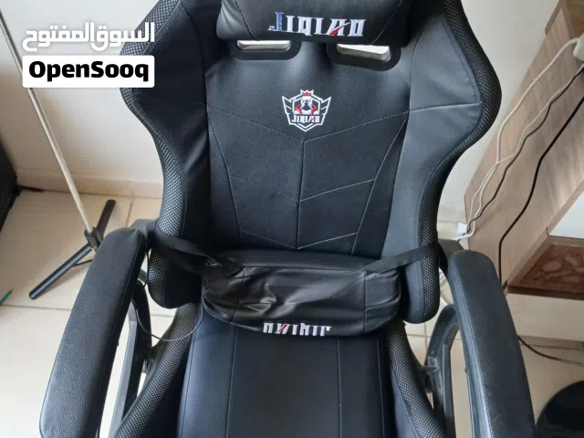يصلح كرسي العاب او كرسي للبث المباشر  ويوجد بها مساج للظهر واضاءة داخلية