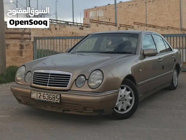 1998 مرسيدس بنز الفئة-E E 200
