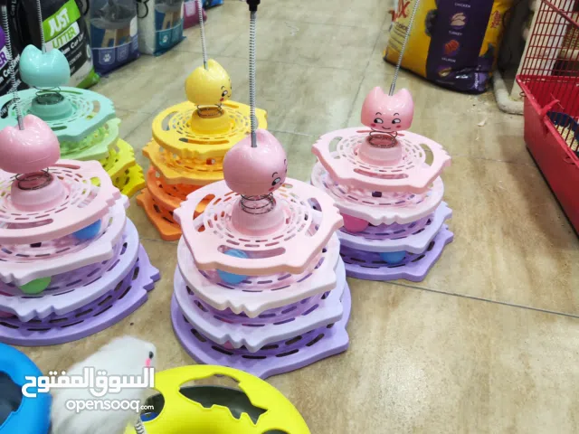 لعبة القطة متعددة الطوابق مع الطابات والريشة:  استمتع بوقت لعب لا يُنسى مع قطتك