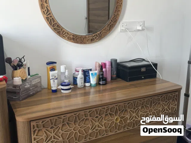 للبيع اثاث وميز طعام