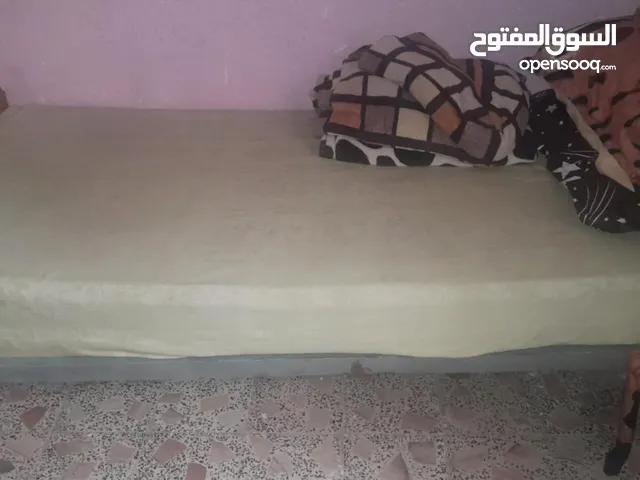 تخت حديد  نظيف