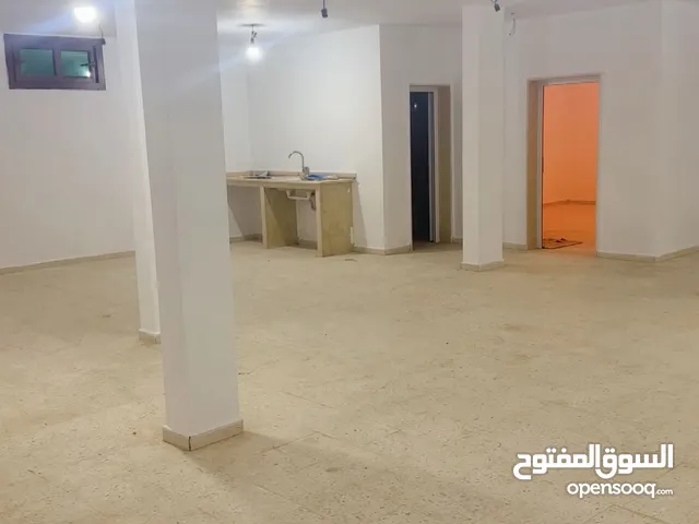 مخزن للايجار الشهري