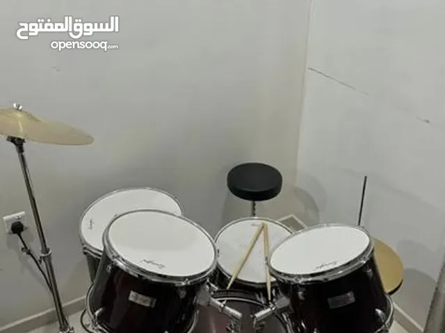 درام ست مع العيدان والاجراس Drum set with sticks and bells