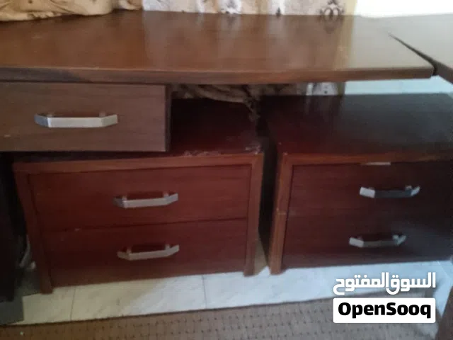 مكتب بحالة الجديد للبيع