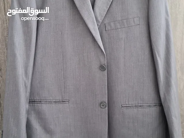عدد 2 بدلة إيطالي شبه جديدة