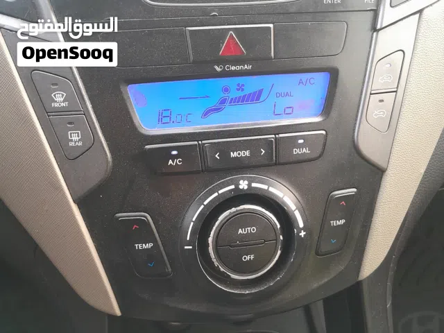 مطلوب لوحة تحكم مكيف لى سيارة نوع هونداي سانتفى 2014 اللي عنده يعرض
