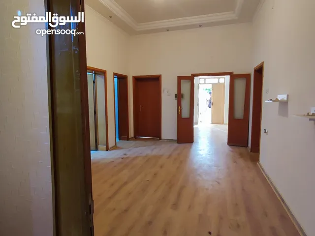 500 m2 More than 6 bedrooms Villa for Rent in Tripoli Souq Al-Juma'a