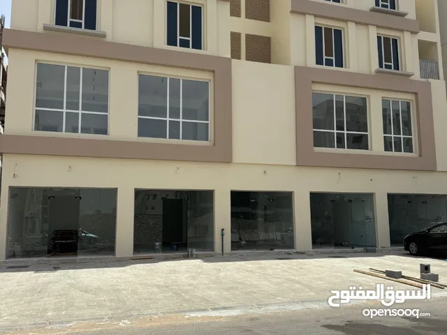 فرصة استثمارية لمعرض بمساحة 151 م بالخوض السادسة مع ضمان العائد لمدة 3 سنوات