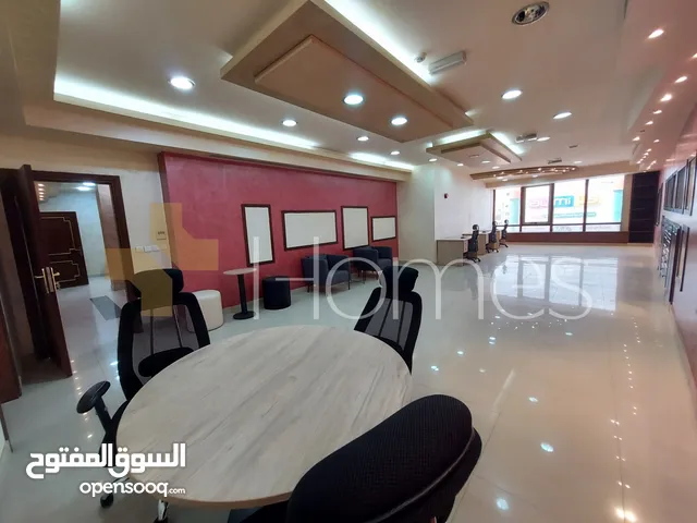 مكتب طابق اول بواجهات زجاجية للايجار في خلدا ، مساحة المكتب 115م