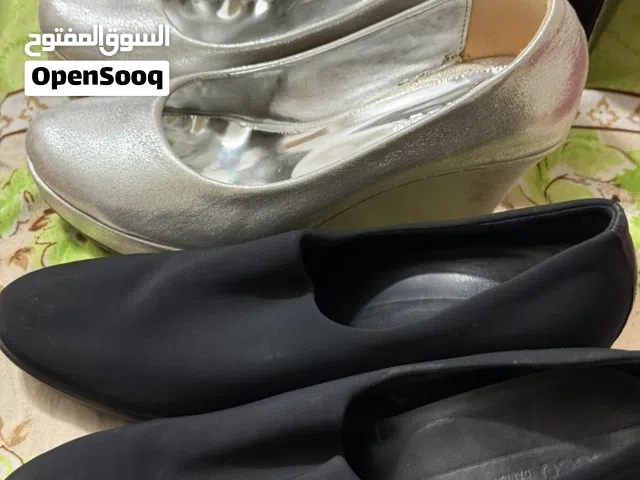 2حذاء نسائى بحاله جيده