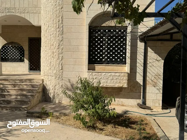 235 m2 3 Bedrooms Villa for Sale in Amman Jabal Al Hussain