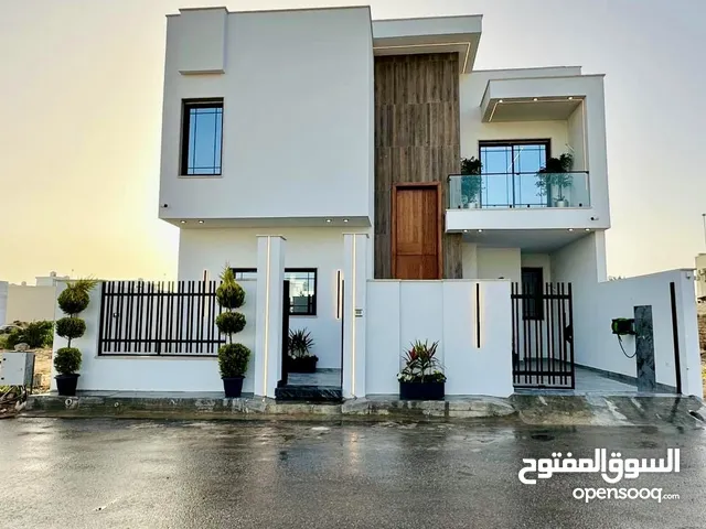 400 m2 3 Bedrooms Townhouse for Sale in Tripoli Al-Serraj